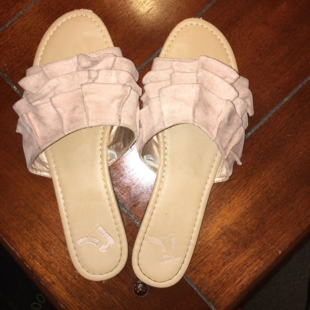 REPORT - Womens "ROSE" Flat Sandal Size 8.5